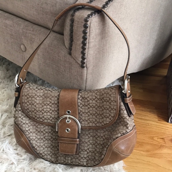 Coach Handbags - Coach signature bag